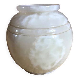 Vase boule en albâtre