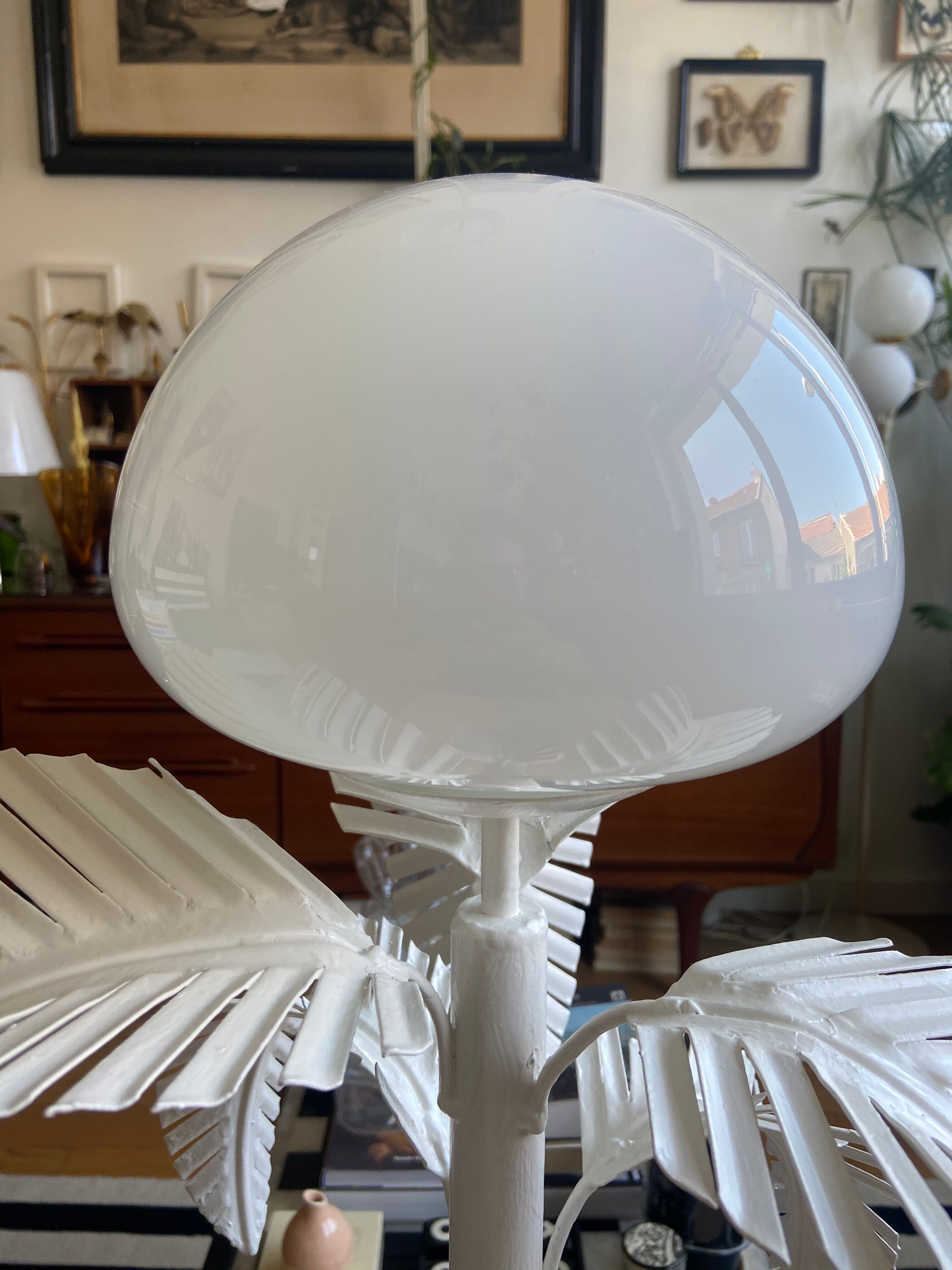 Palm lamppost in opaline and white metal