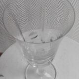 Verre a eau ancien en cristal de Baccarat modele art deco ht 16,5 cm