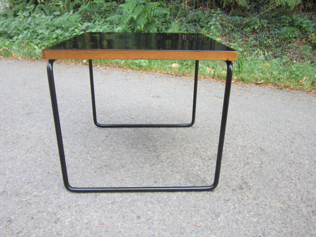 Table volante de Pierre Guariche pour Steiner