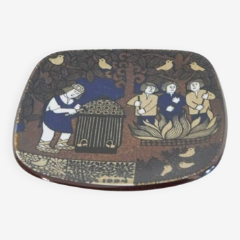 Finnish decorative plate from Arabia