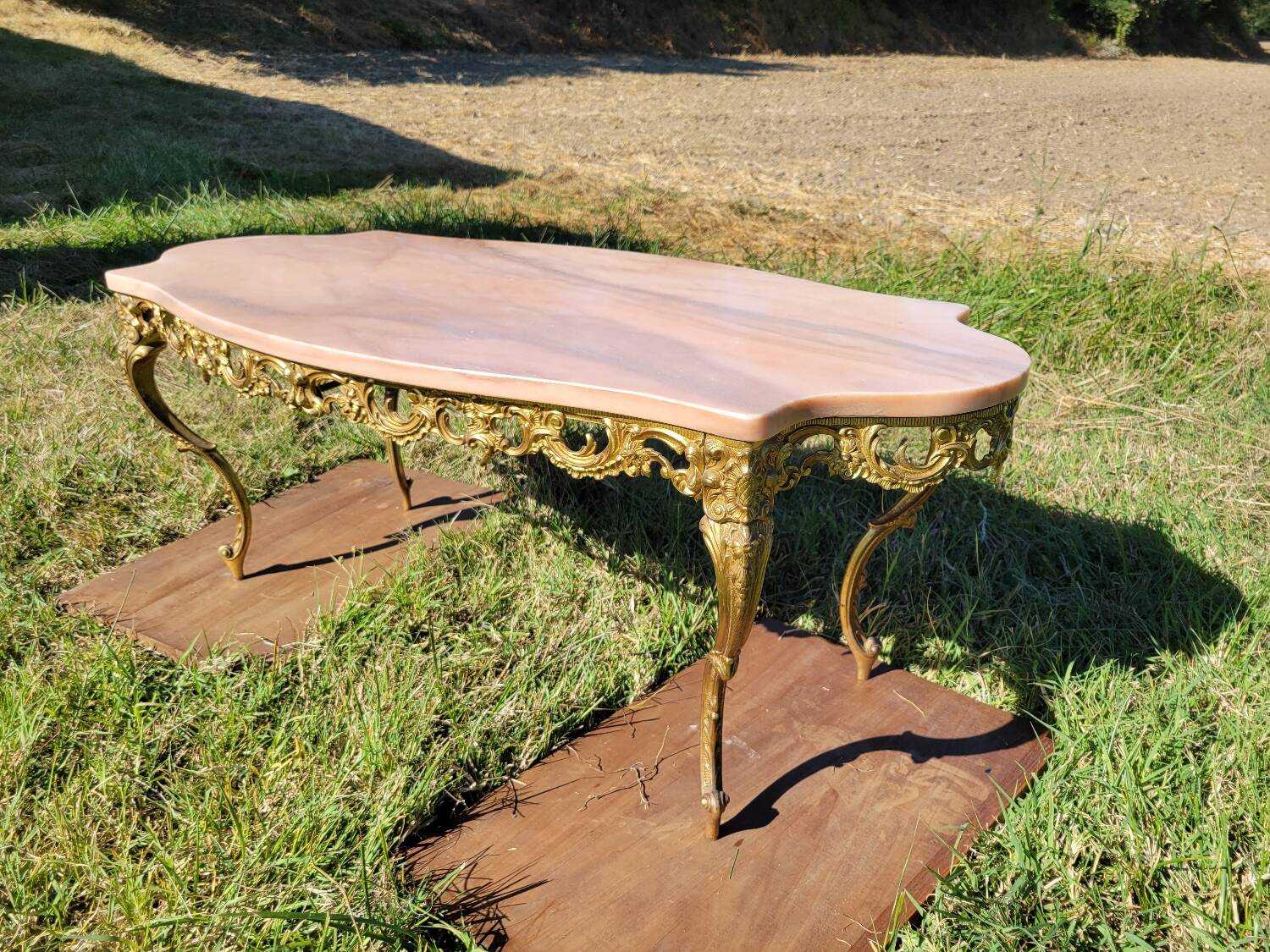 Louis XV coffee table in pink marble