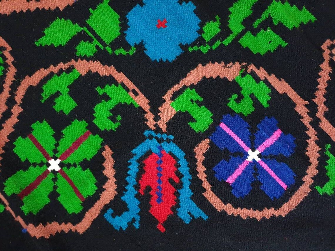 Romanian handwoven wool carpet with floral design, 155x200cm