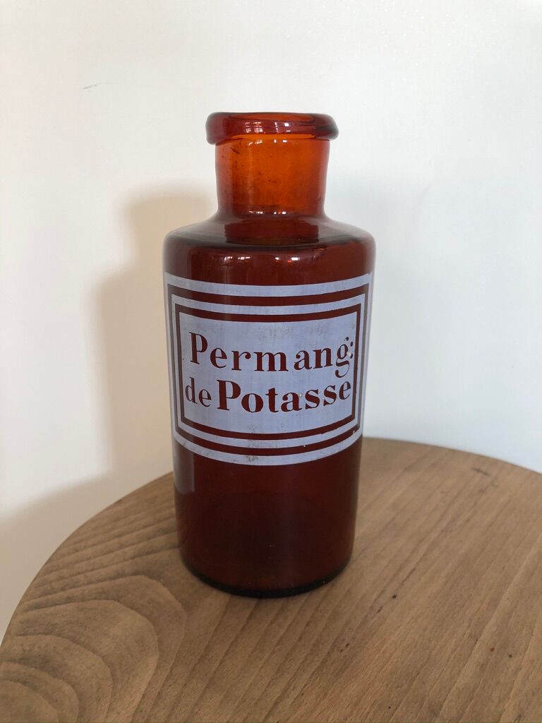 2 pharmacy vials