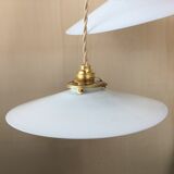 Paire de suspensions vintage en opaline blanche