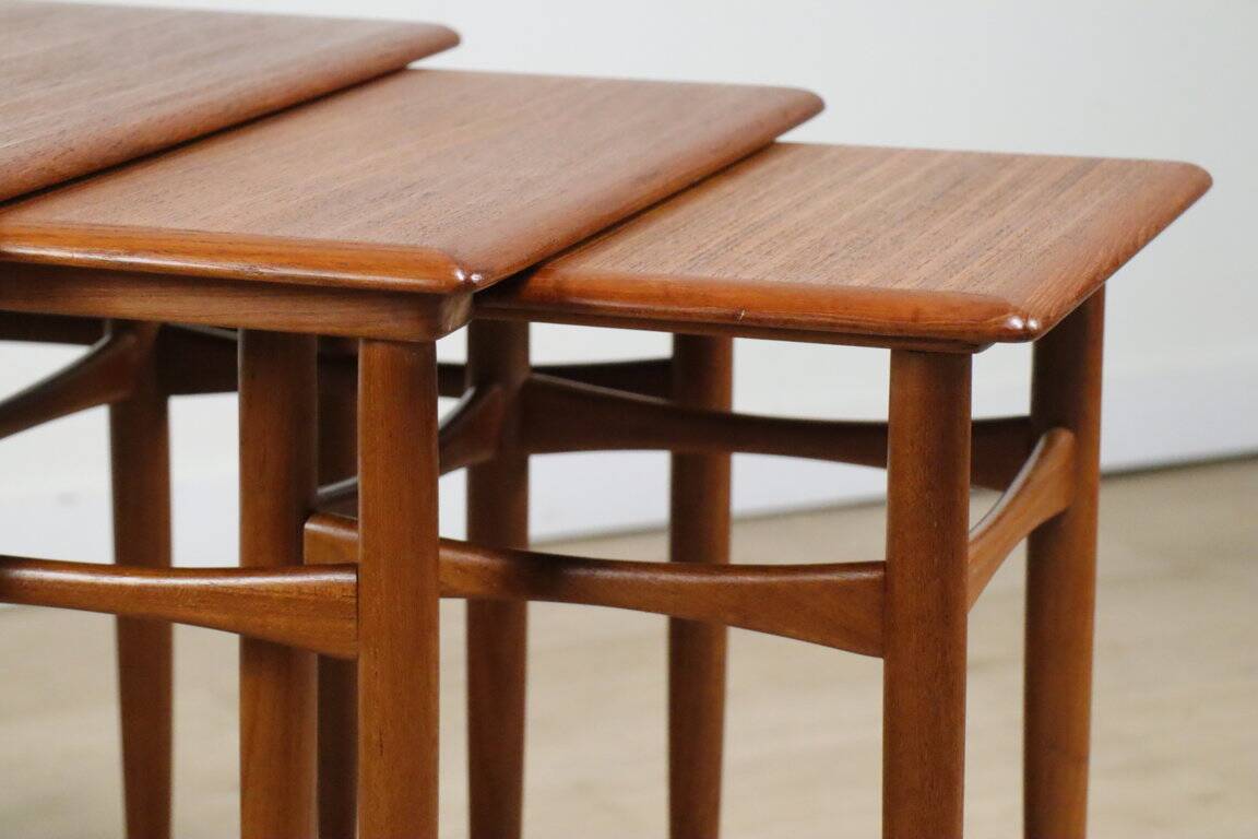 Tables gigognes scandinave en teck, 1960