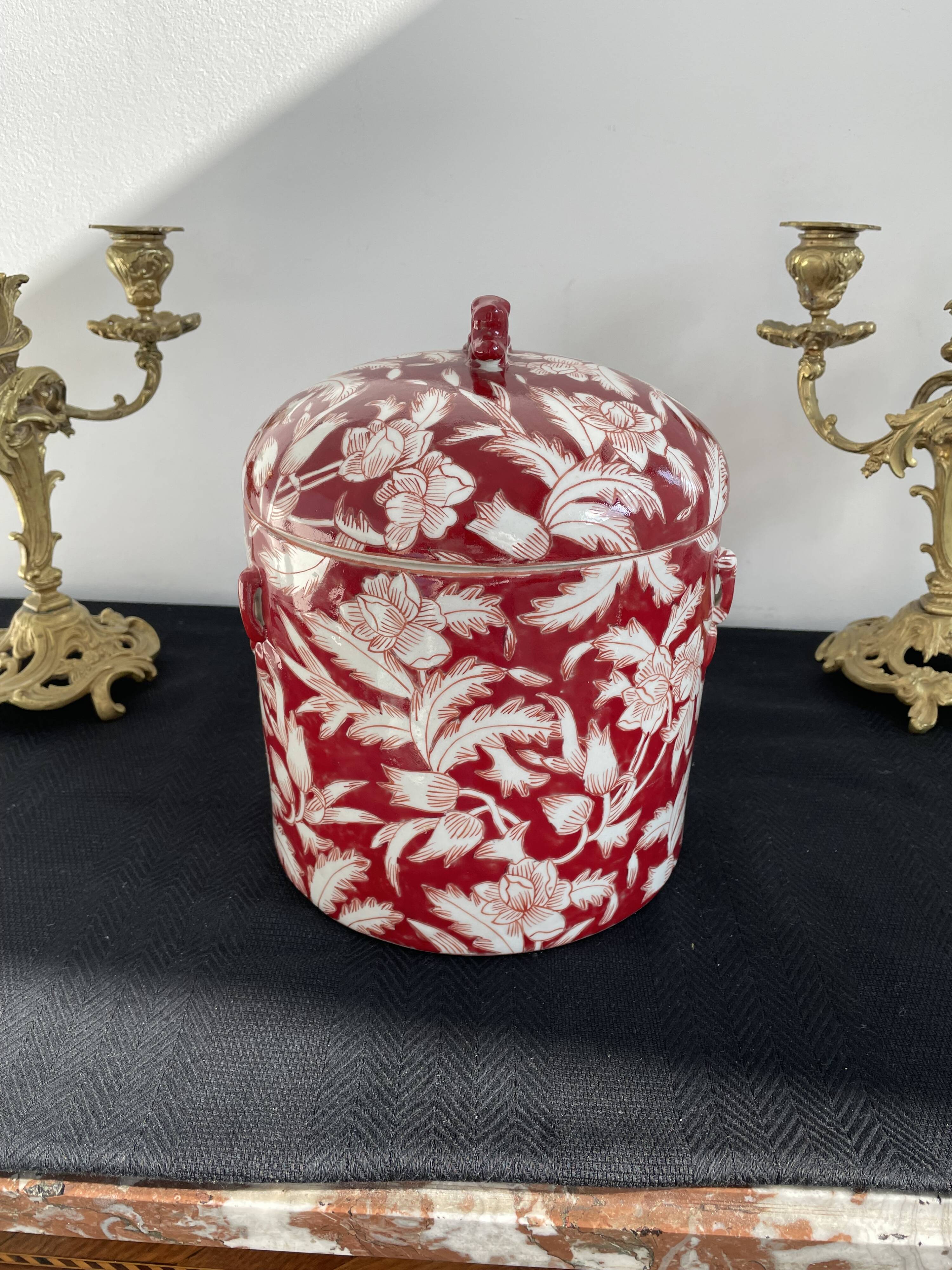 Chinese pot-cover - red - Chinese decoration of plants and flowers - China