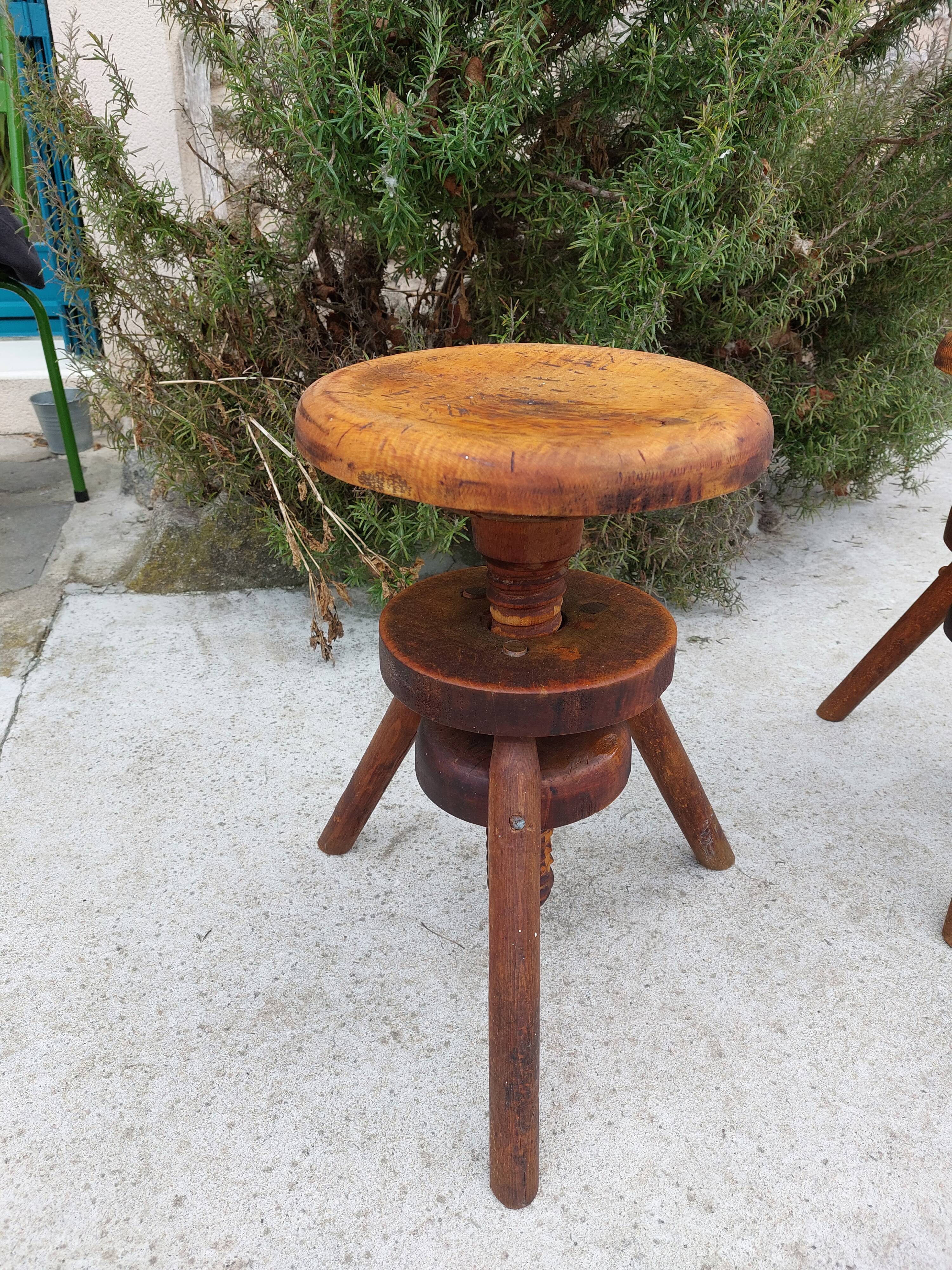 Tabouret de piano tripode