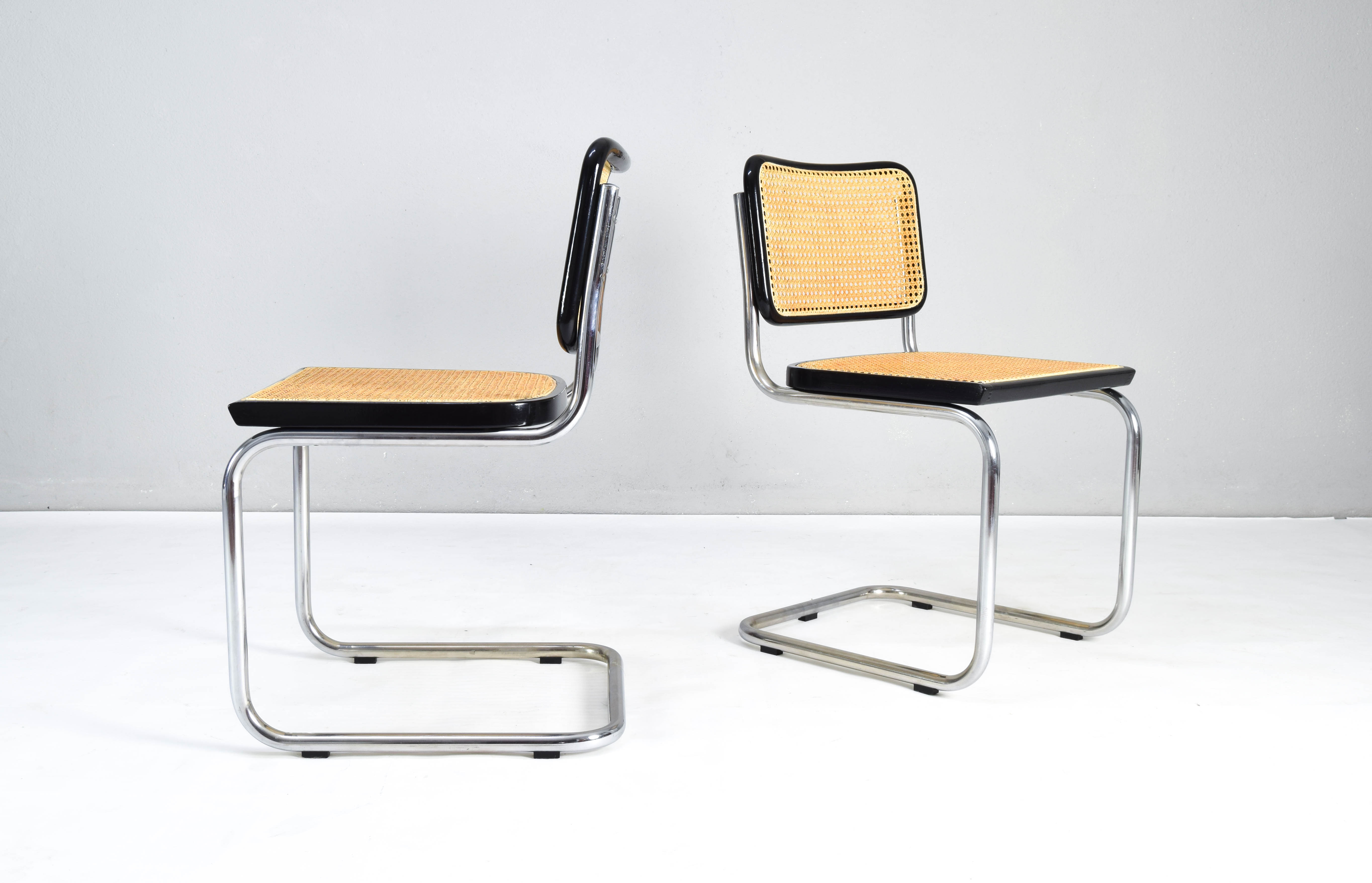Set of two mid-century modern Marcel Breuer B32 Cesca chairs, Italy 1970s