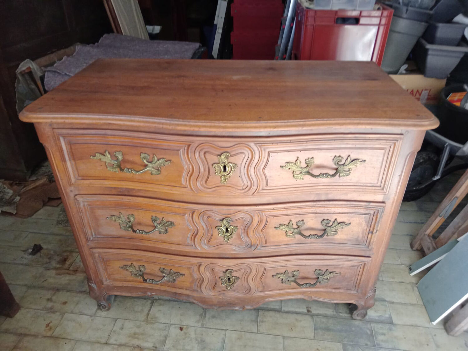 18th-century Lyonnaise commode in walnut