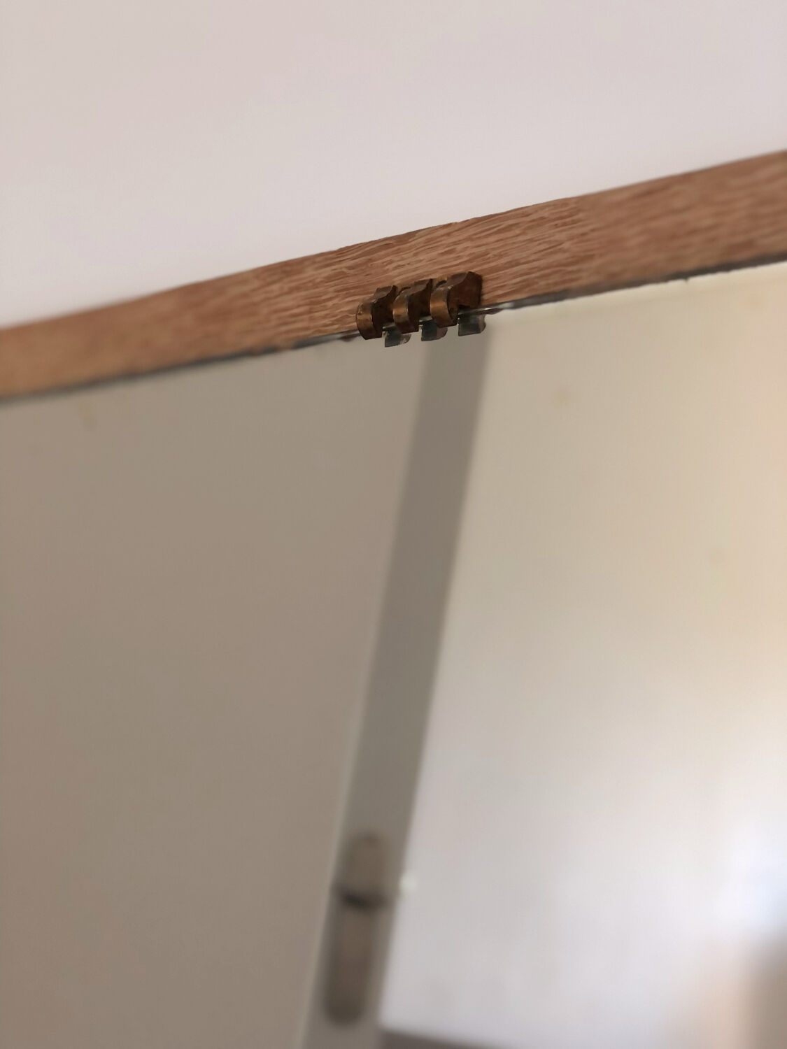 Trapezoidal mirror in solid oak