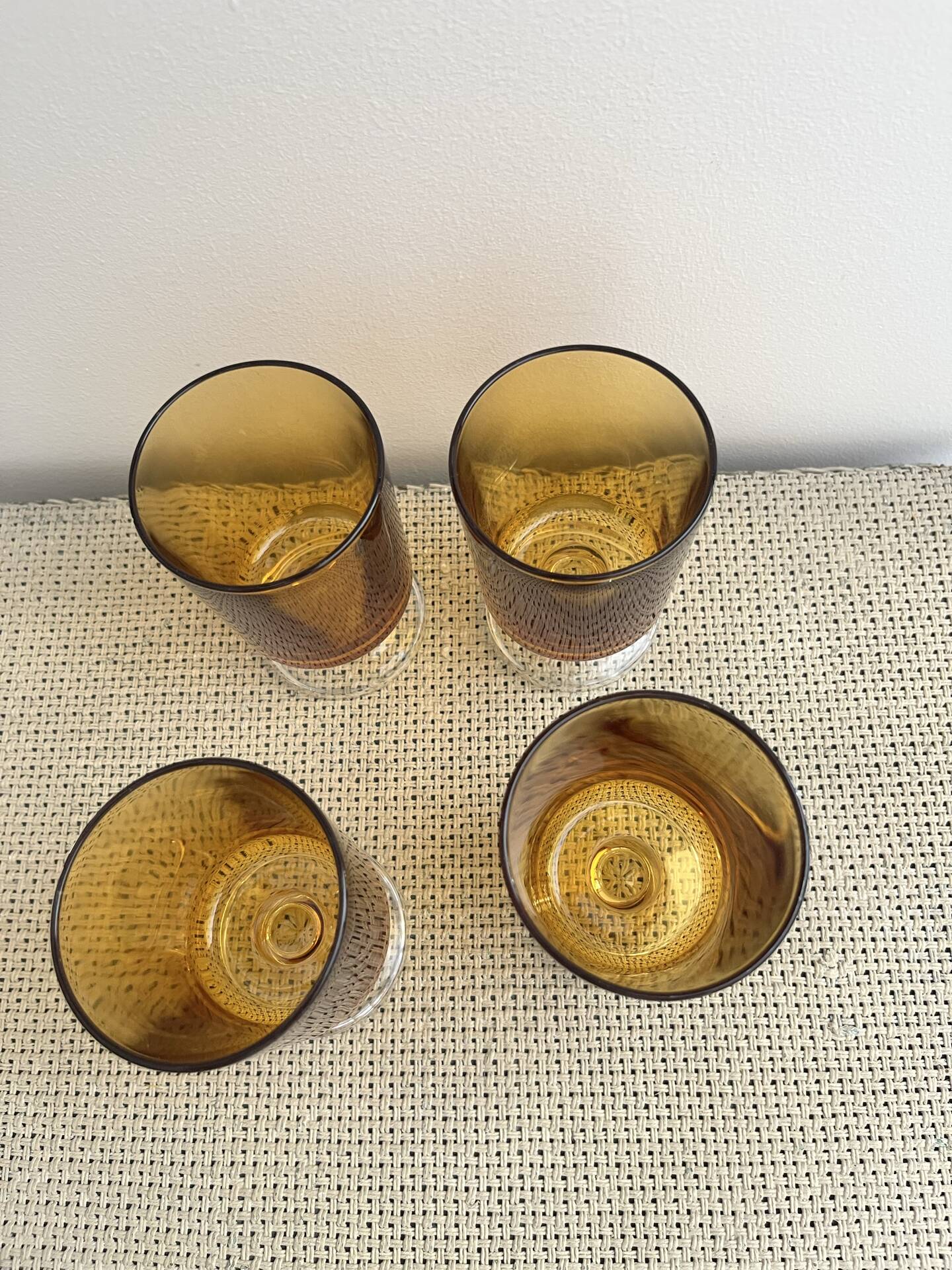 4 verres à pied