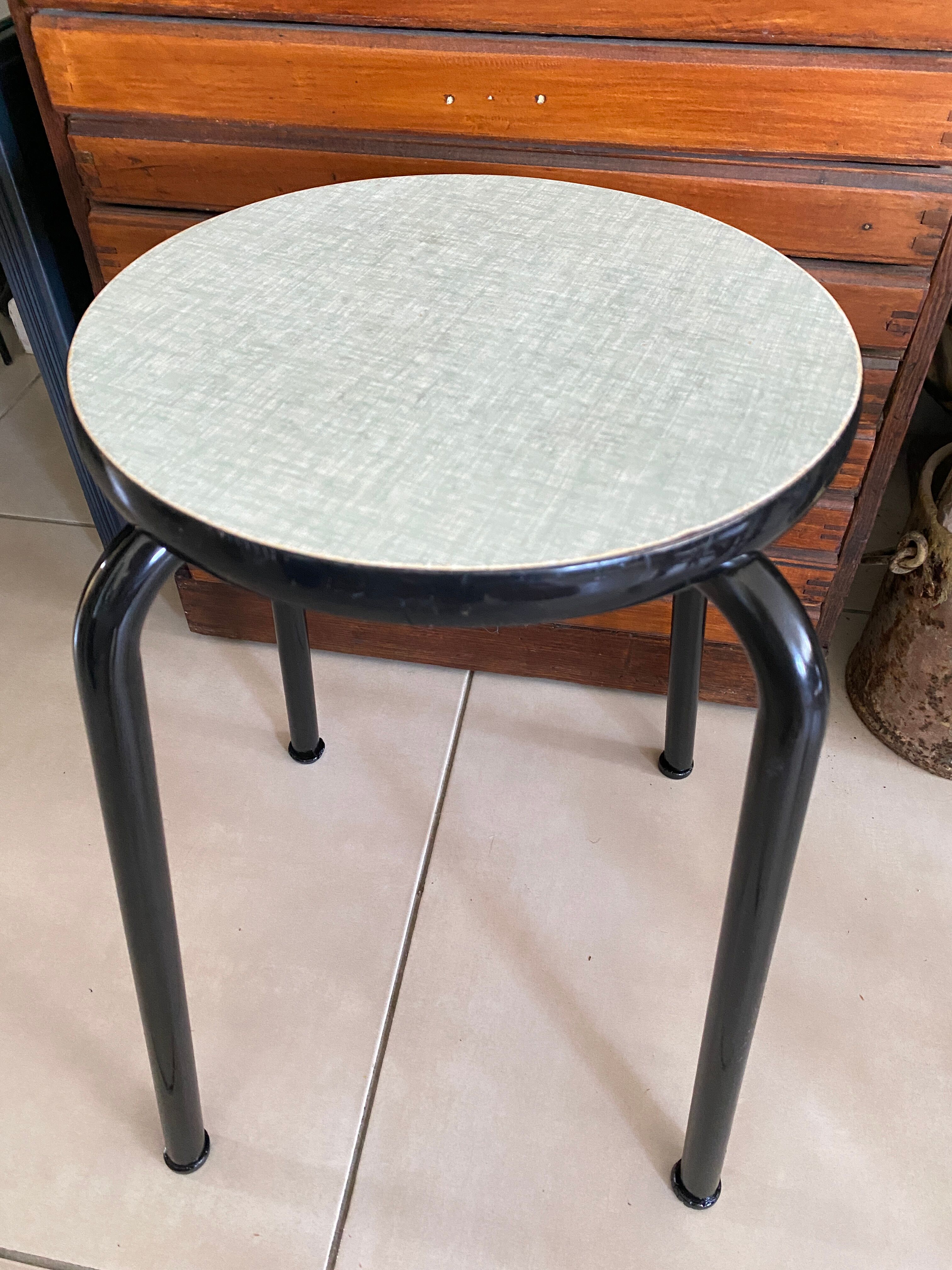 Round formica stool