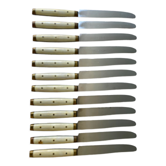 Série de 12 couteaux de table vintage dentelés