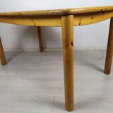 Extendable pine table