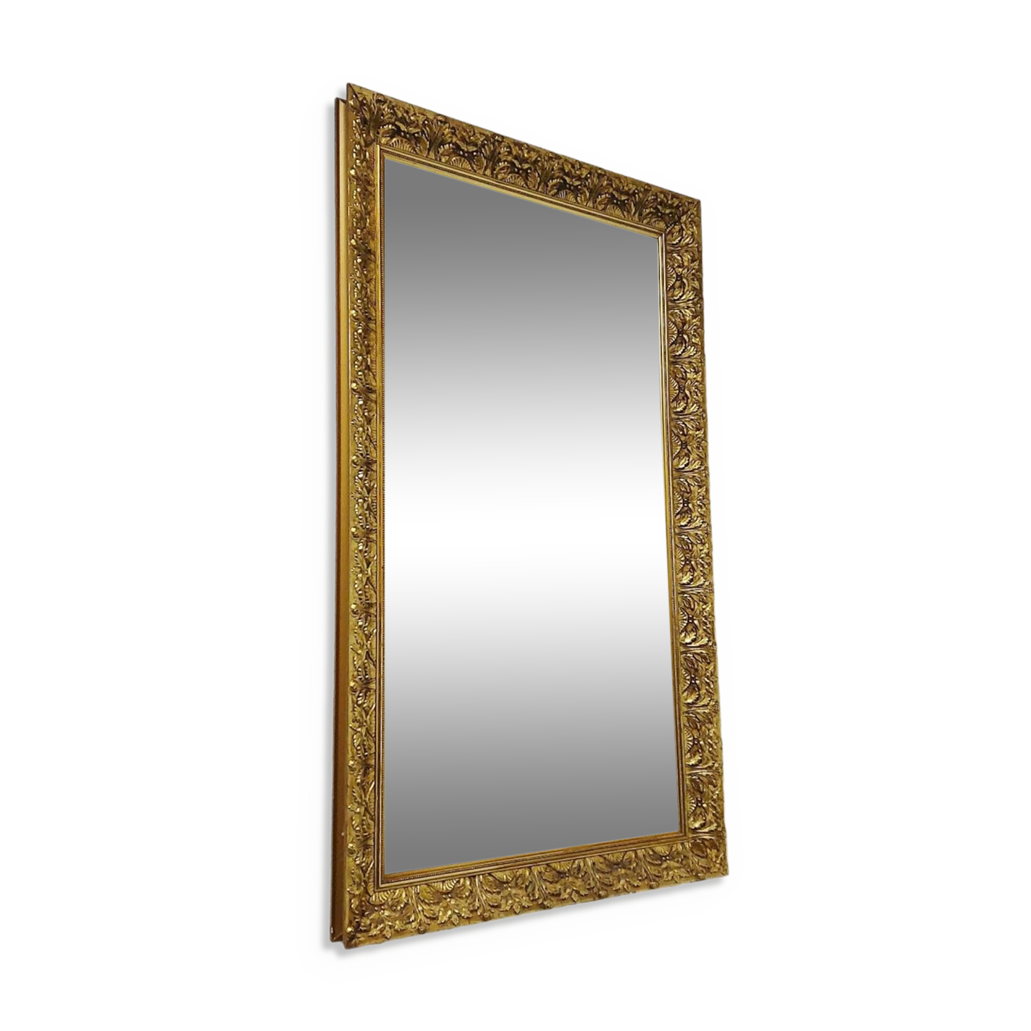 Grand miroir mural vintage sculpté et doré 1970