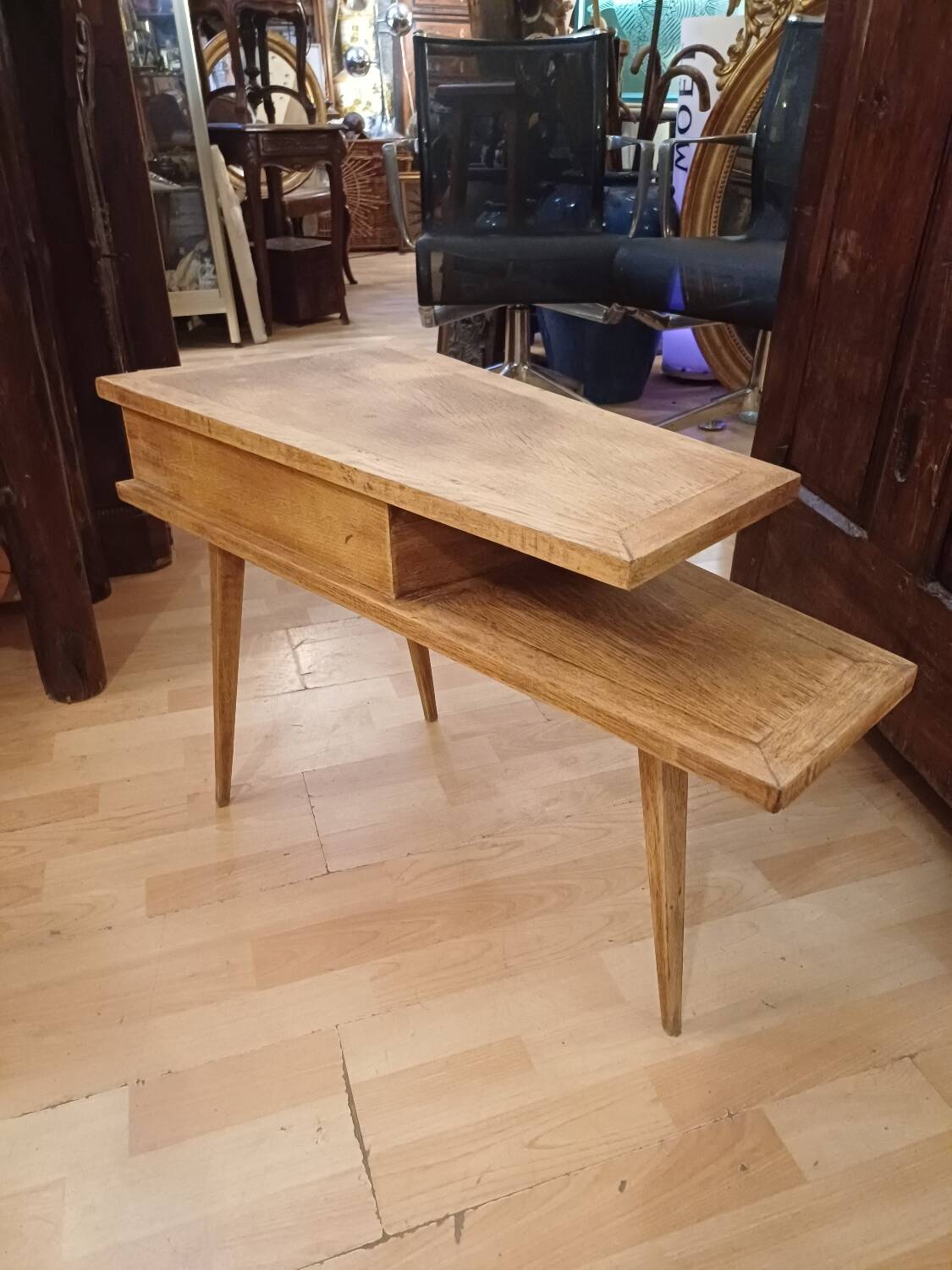 Petit meuble en bois tripode, design 1950