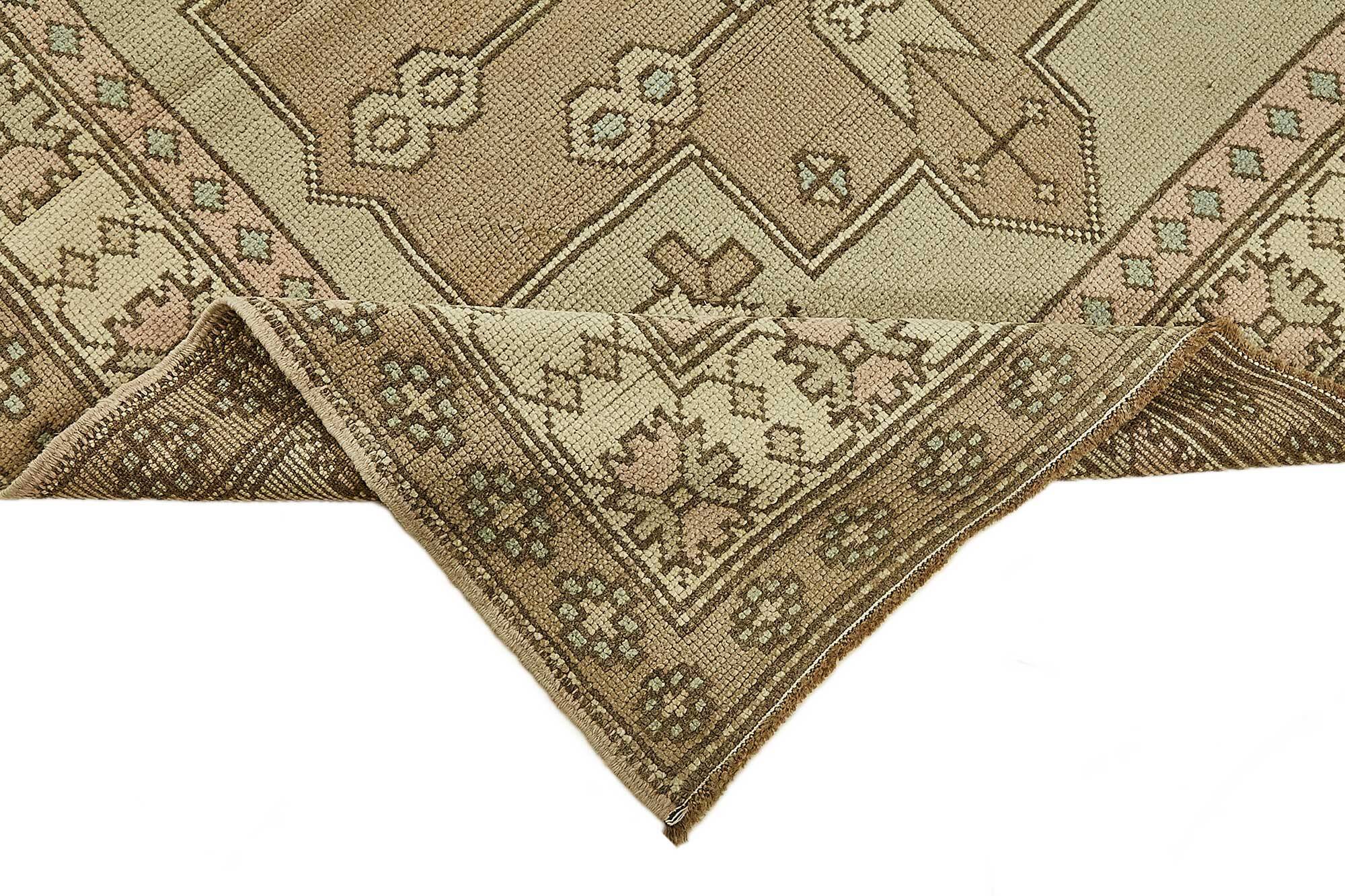 Turkish Vintage Anatolian Rug 134 cm x 237 cm