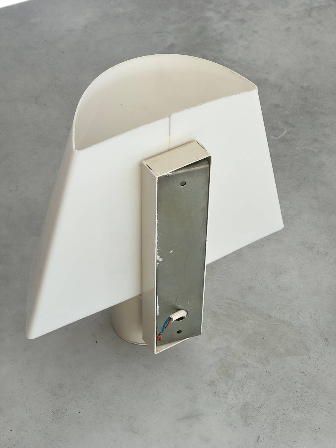 Lampe applique harvey guzzini design italien des années 1970