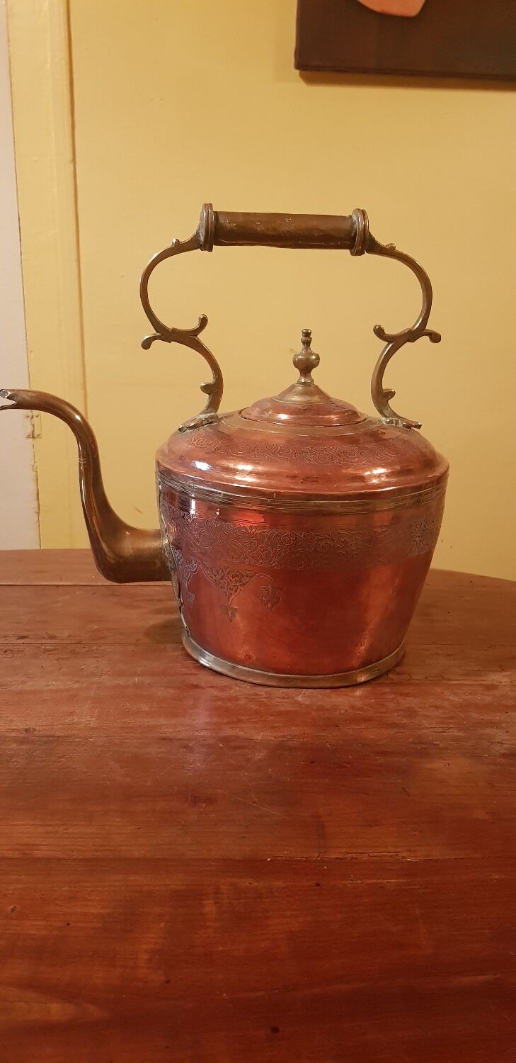 Large 19th century copper kettle.