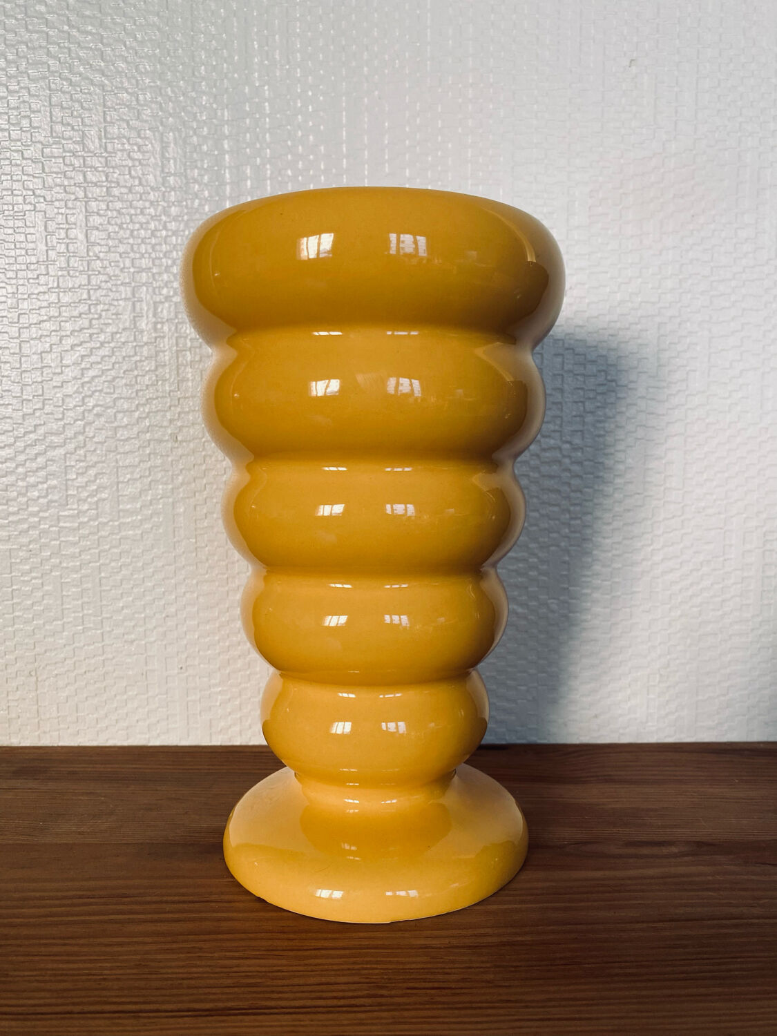 Yellow vase spirit 70s