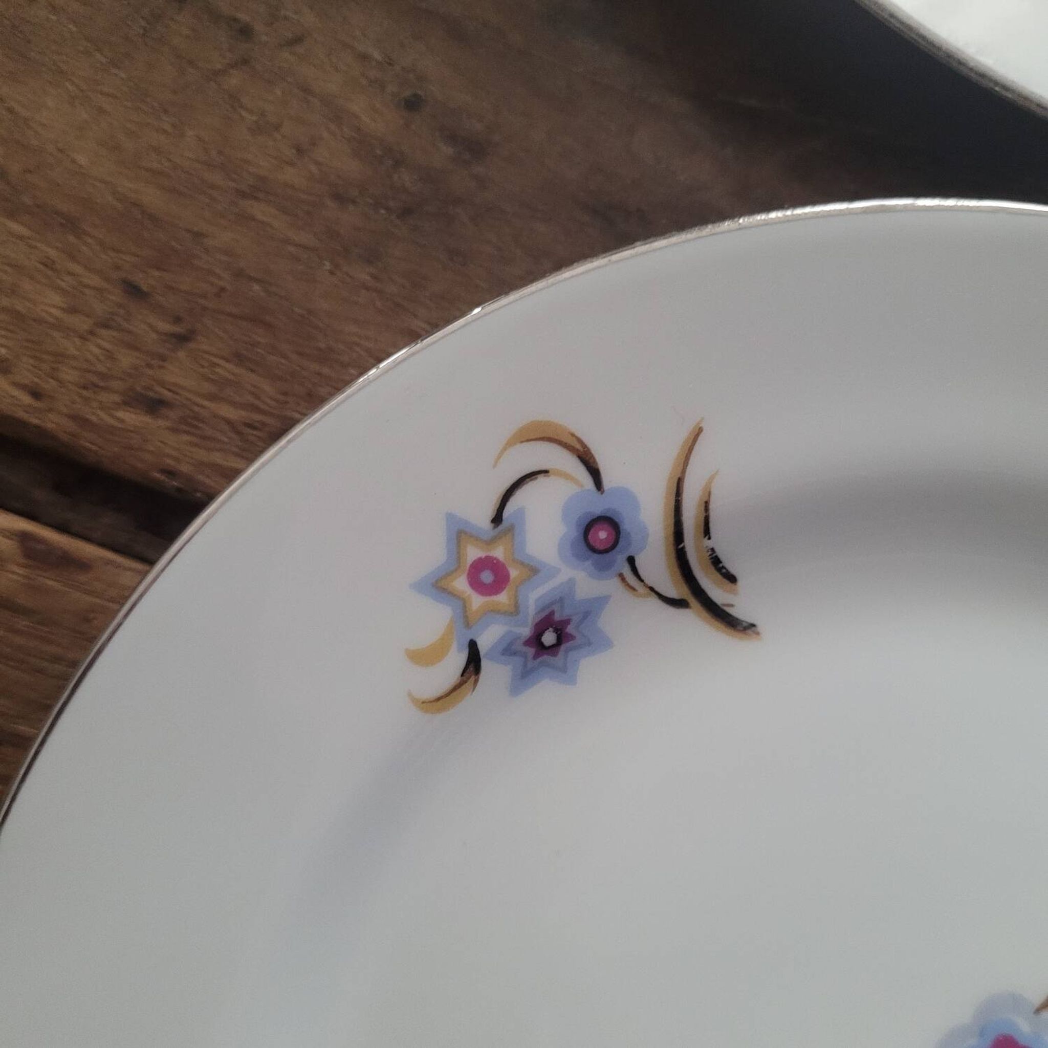 6 assiettes à dessert BD Limoges – décor floral géométrique – années 5