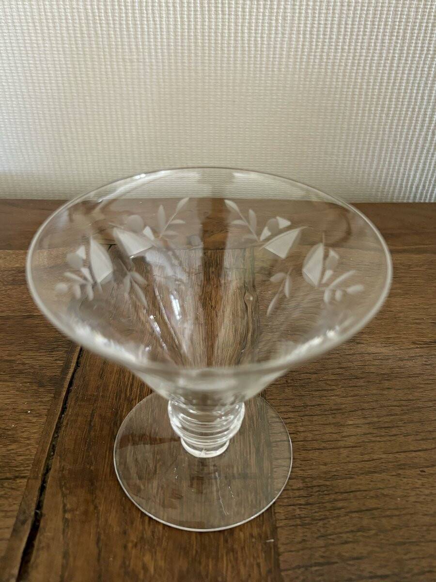 10 beautiful champagne glasses