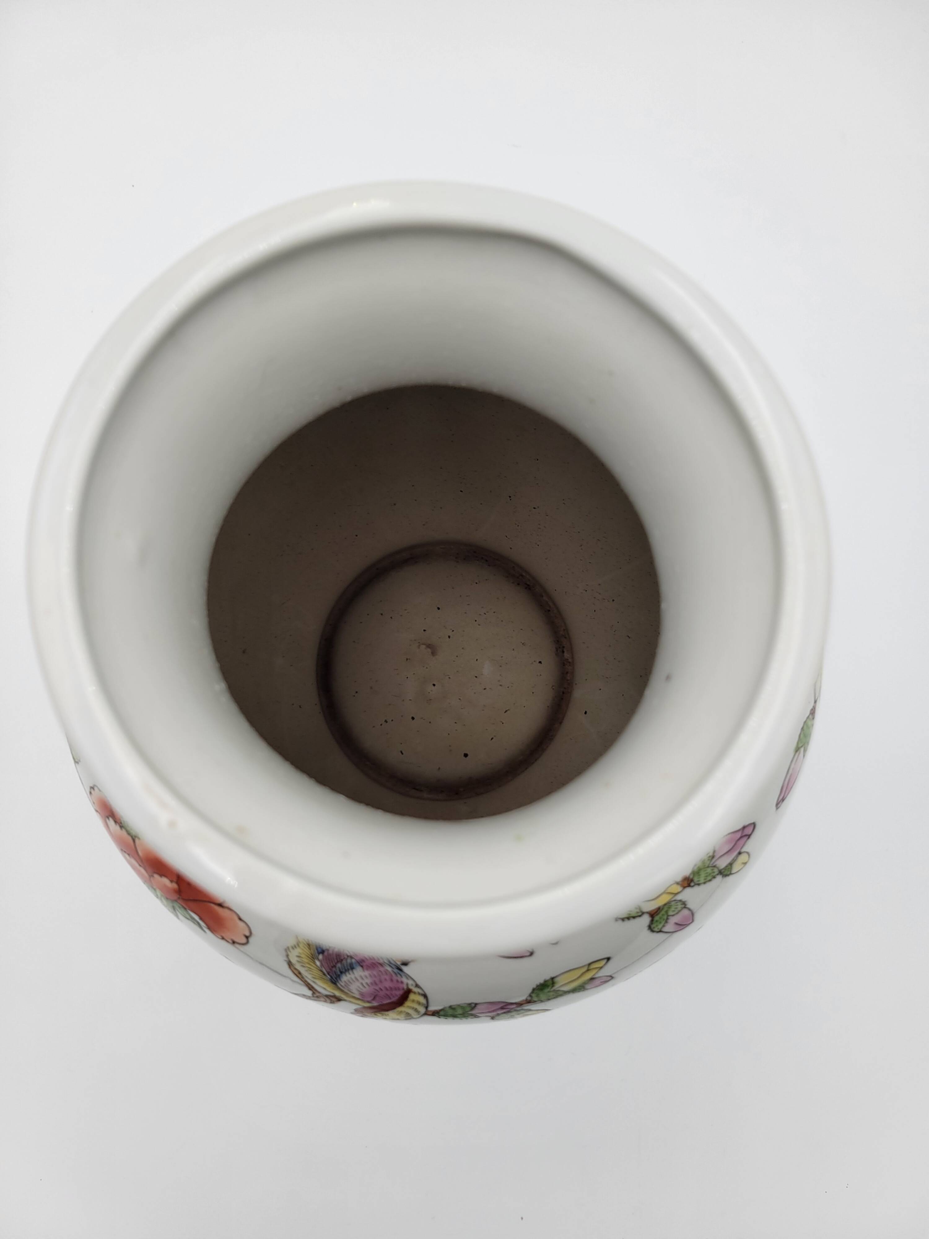 Vase en porcelaine chinoise décoré de fleurs et d'oiseaux
