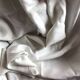 Nappe vintage blanche aux lilas, monogrammée  GSS
