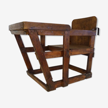Ancienne chaise pour enfant avec table en bois, chaise à poser ou accrocher. Année 50 60