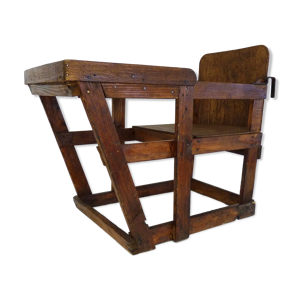 Ancienne chaise pour enfant avec