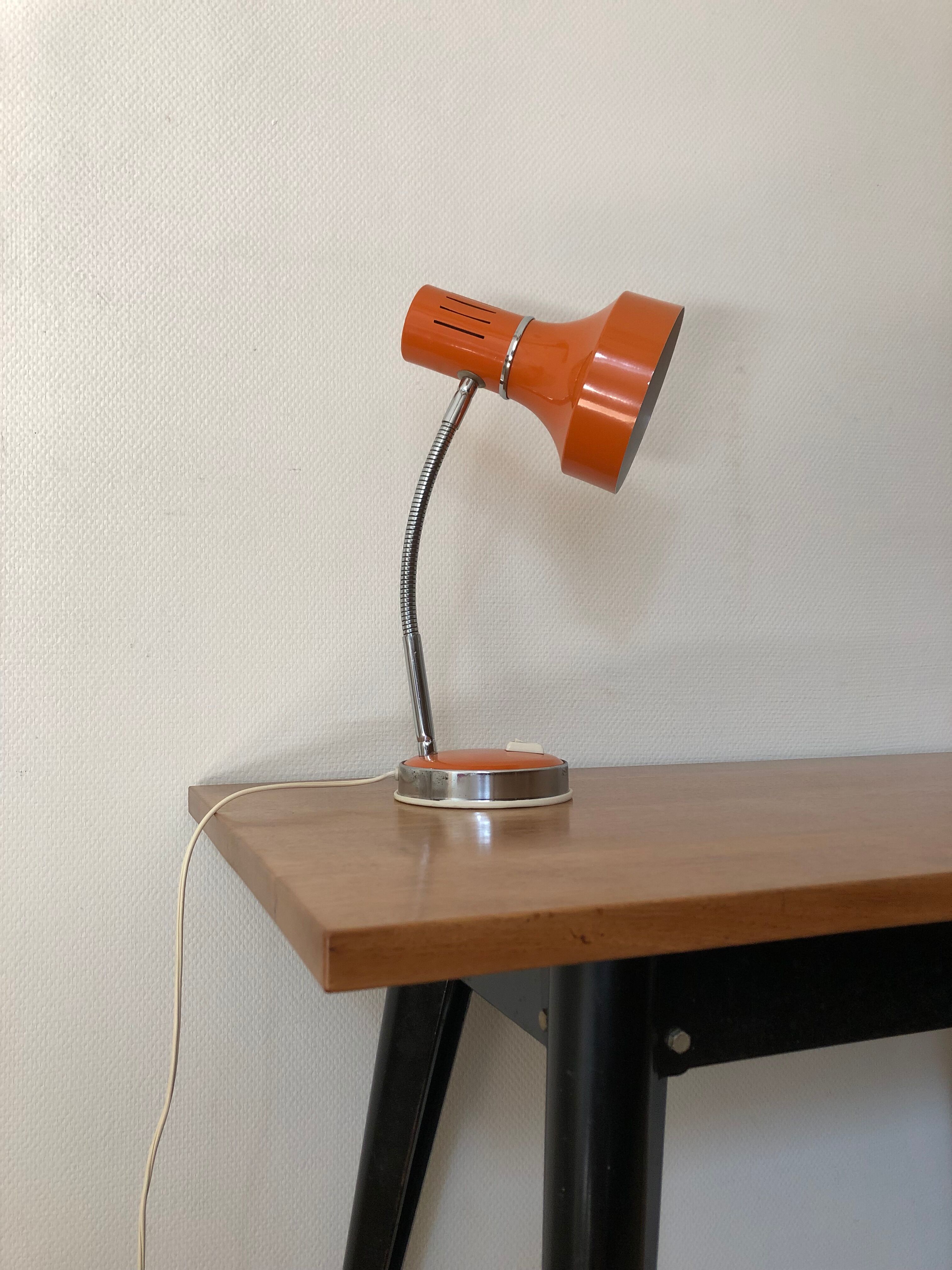 Desk lamp