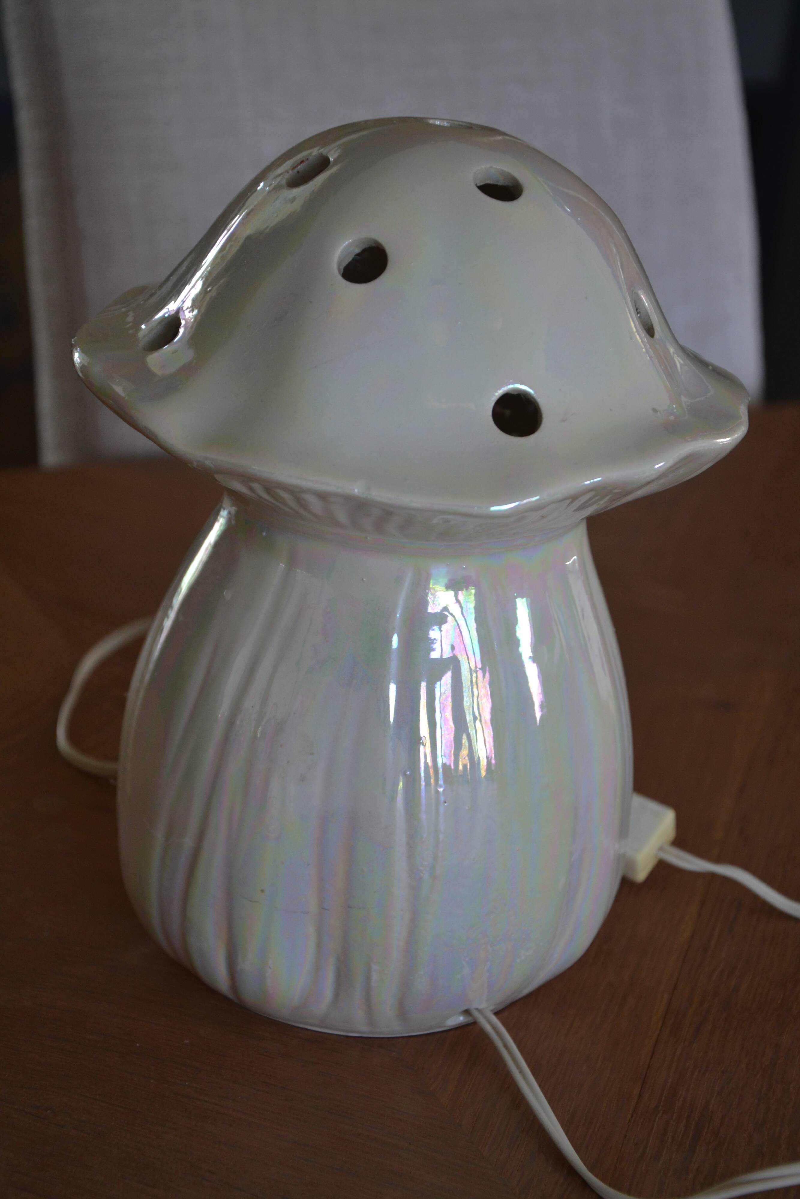 Iridescent ceramic night light for children, Italian.
