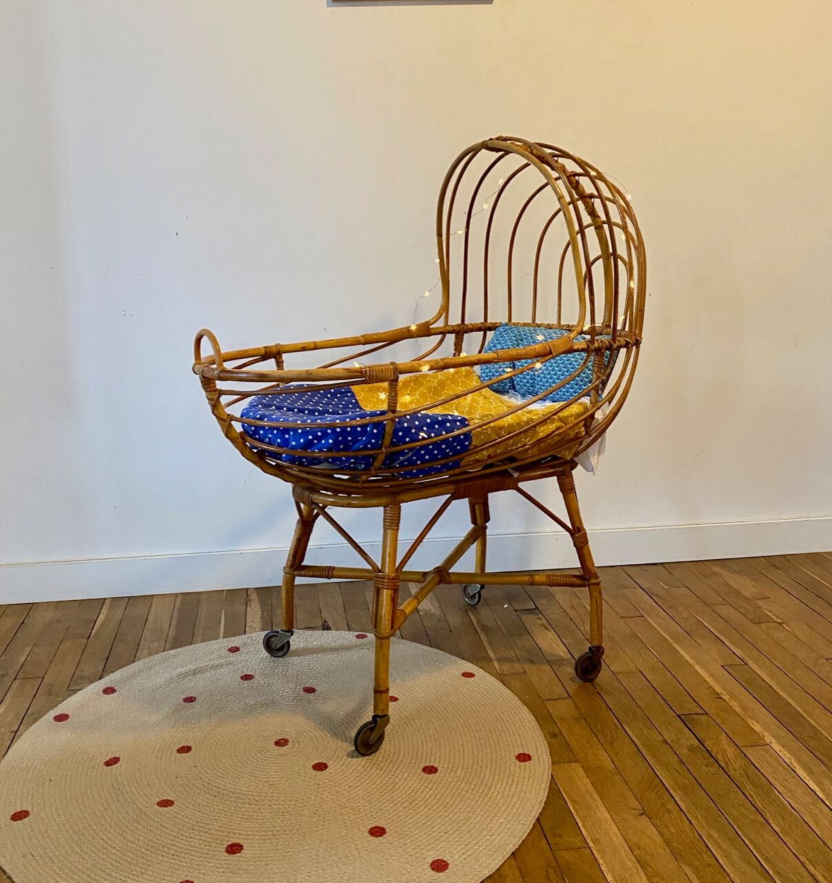 Cradle in rattan
