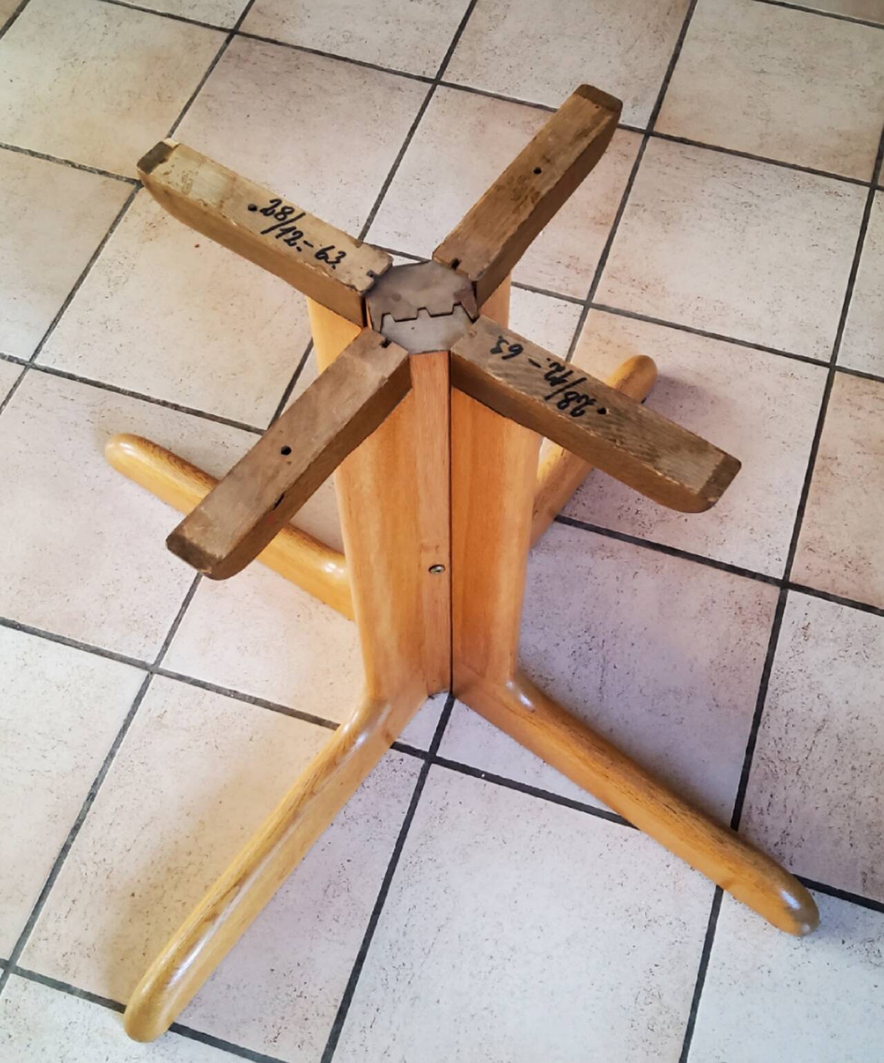 Moller dining room table and chair - 1960