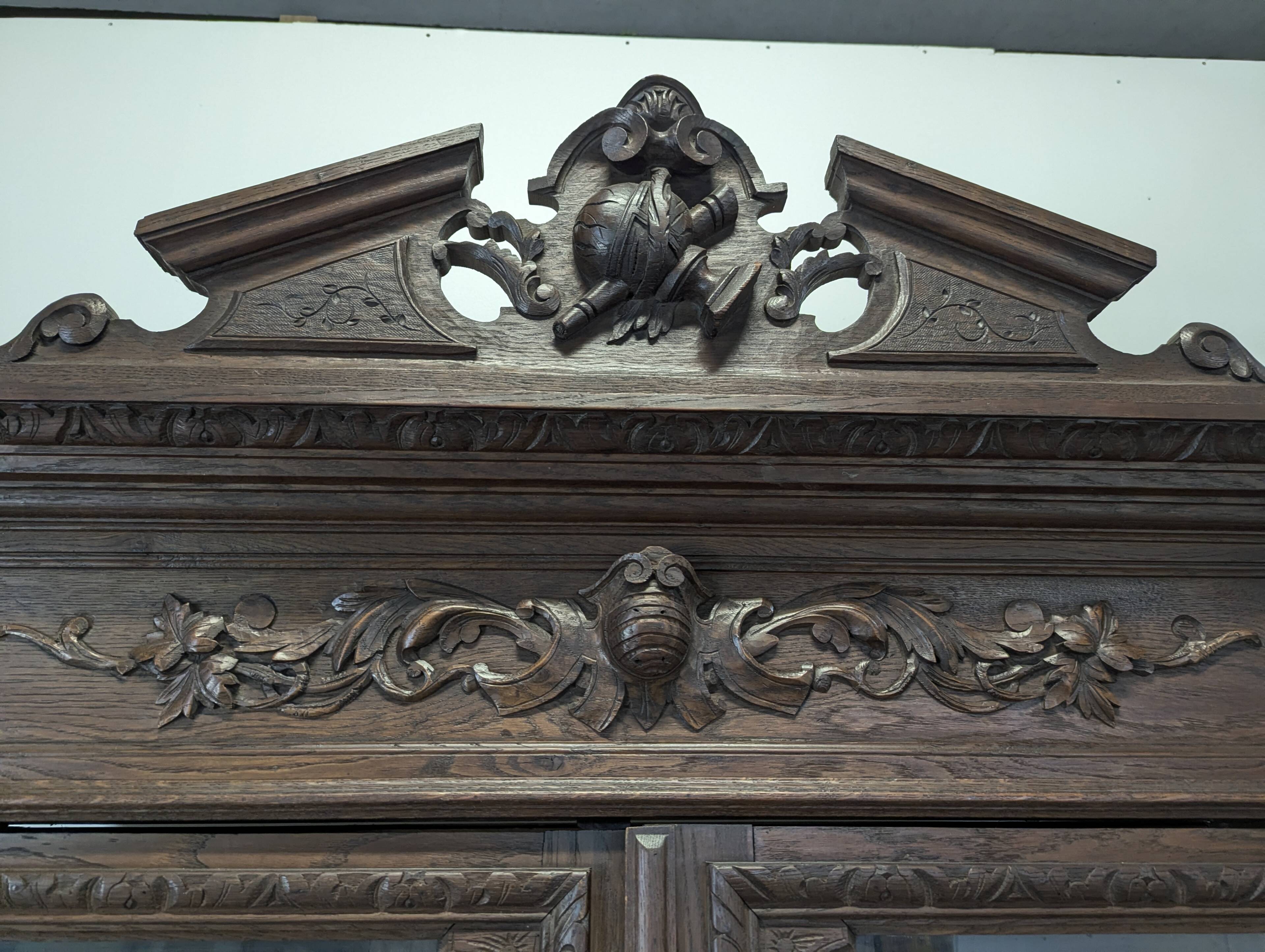 Bibliothèque vitrée de style Louis XIII en chêne