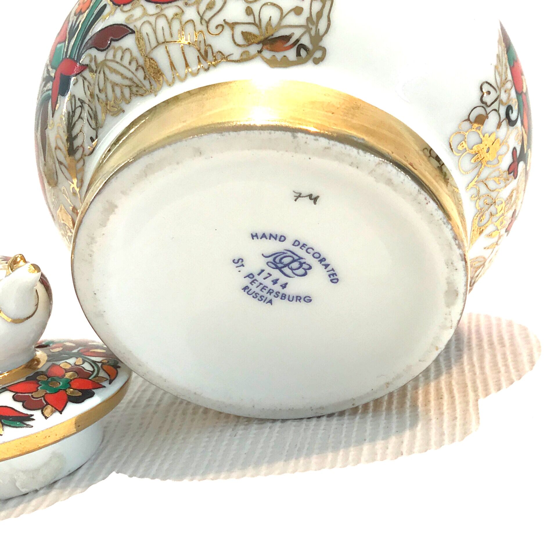 "Coq" porcelain teapot.