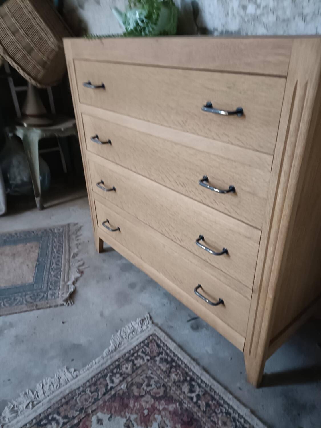 Wooden chest of drawers
