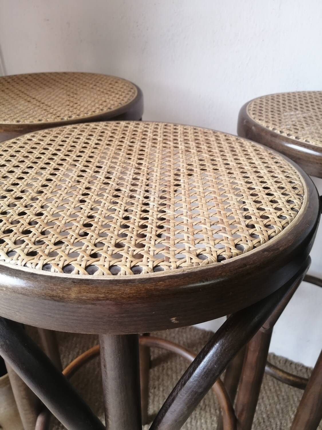 Set of 4 high bistro stools in curved wood and canework.
