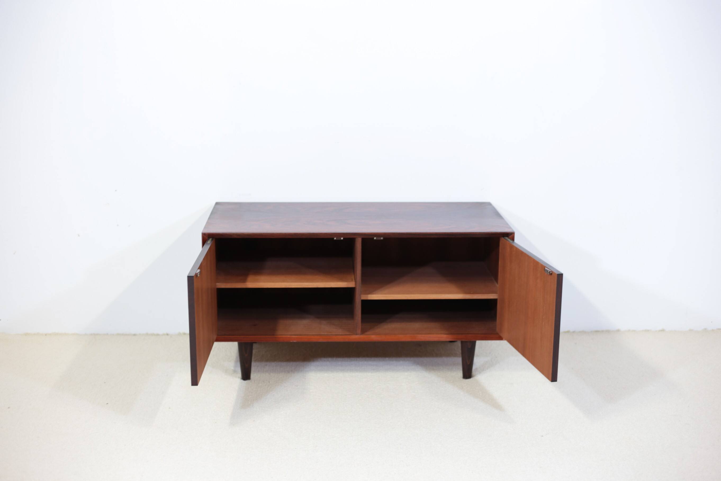 Buffet Brouer in Rosewood