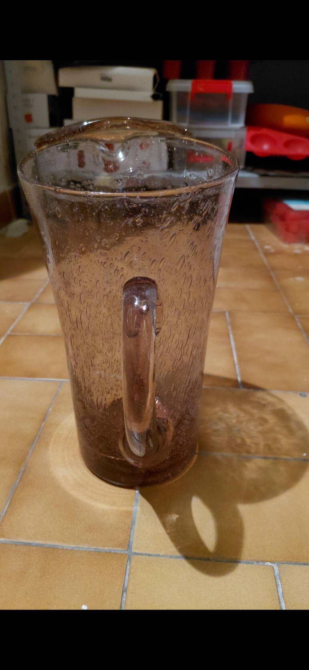 Pichet en verre soufflé rosé Verrerie Le Biot