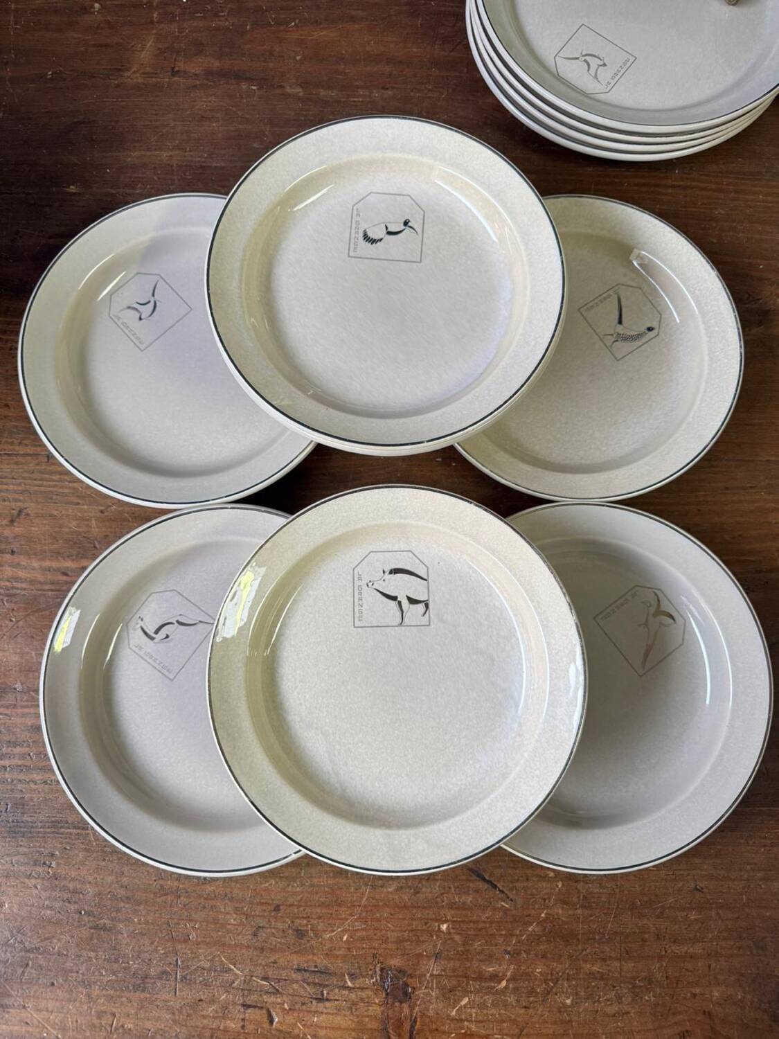 Art Deco hunting service, 22 pieces in ceramic.