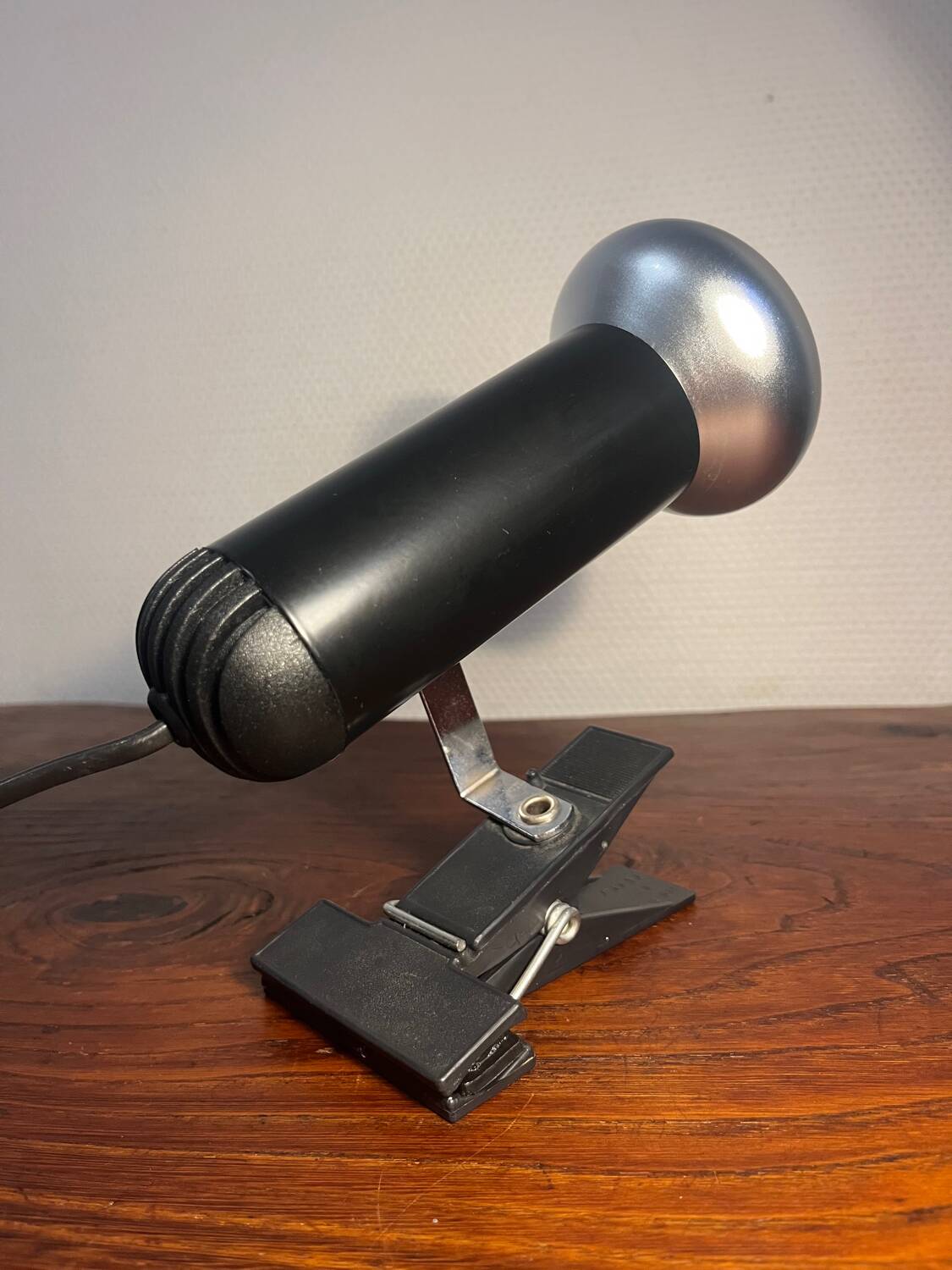 Spotlight to fix or clamp Italy year 80