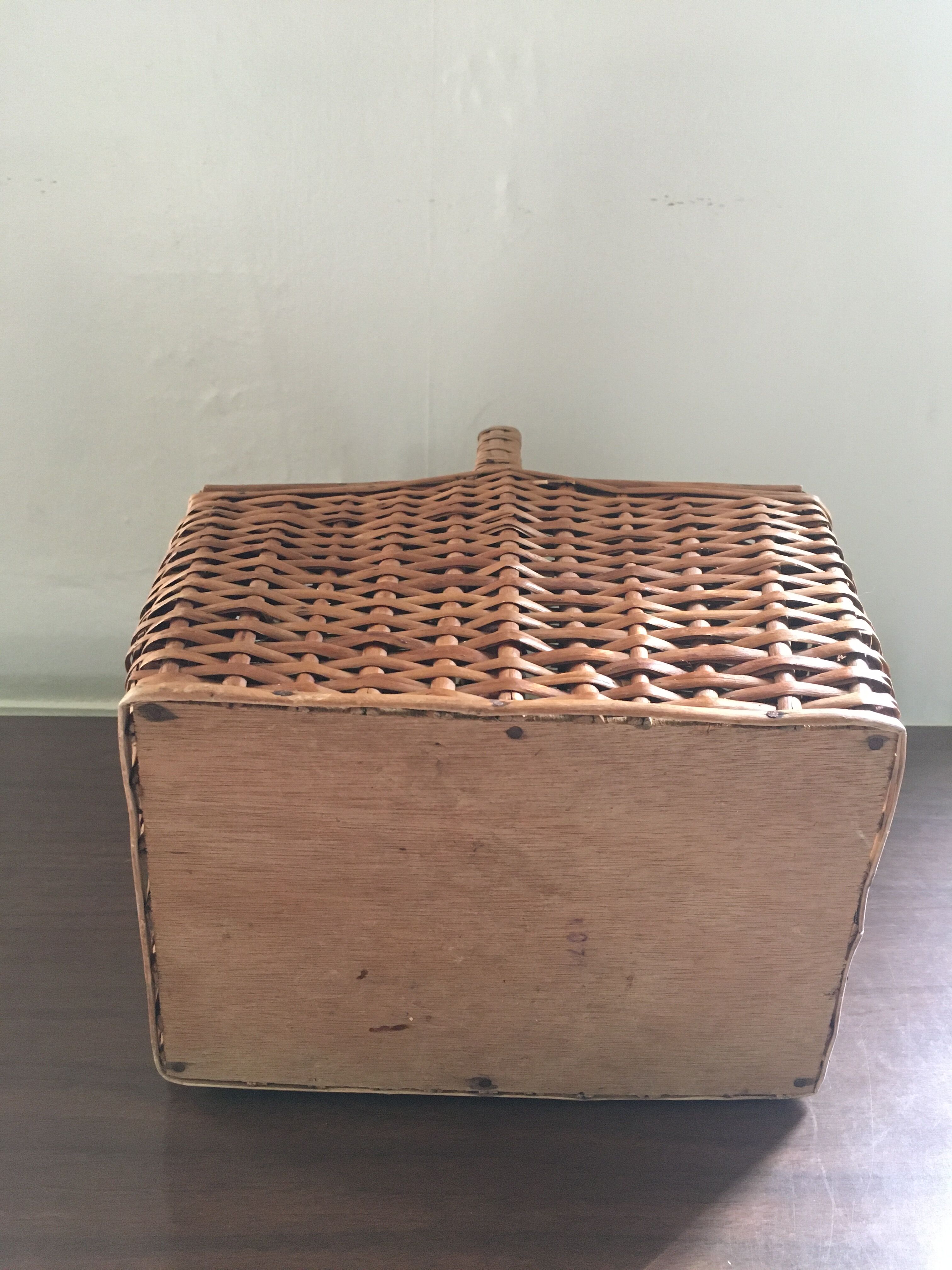 Double flap wicker basket