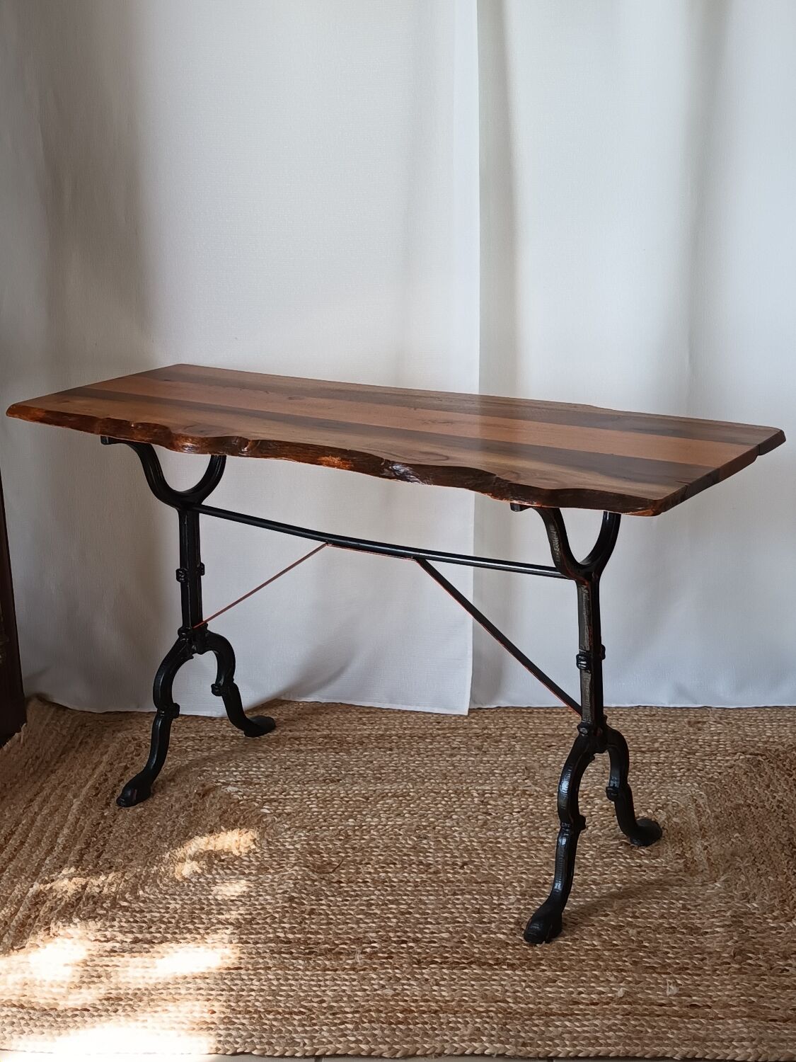 Table bistrot vintage plateau brutaliste noyer