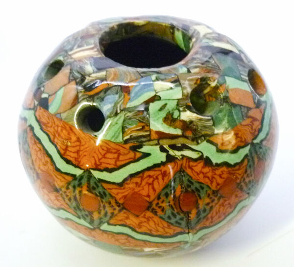 Pique-fleurs boule en céramique émaillée, signé Gerbino Vallauris