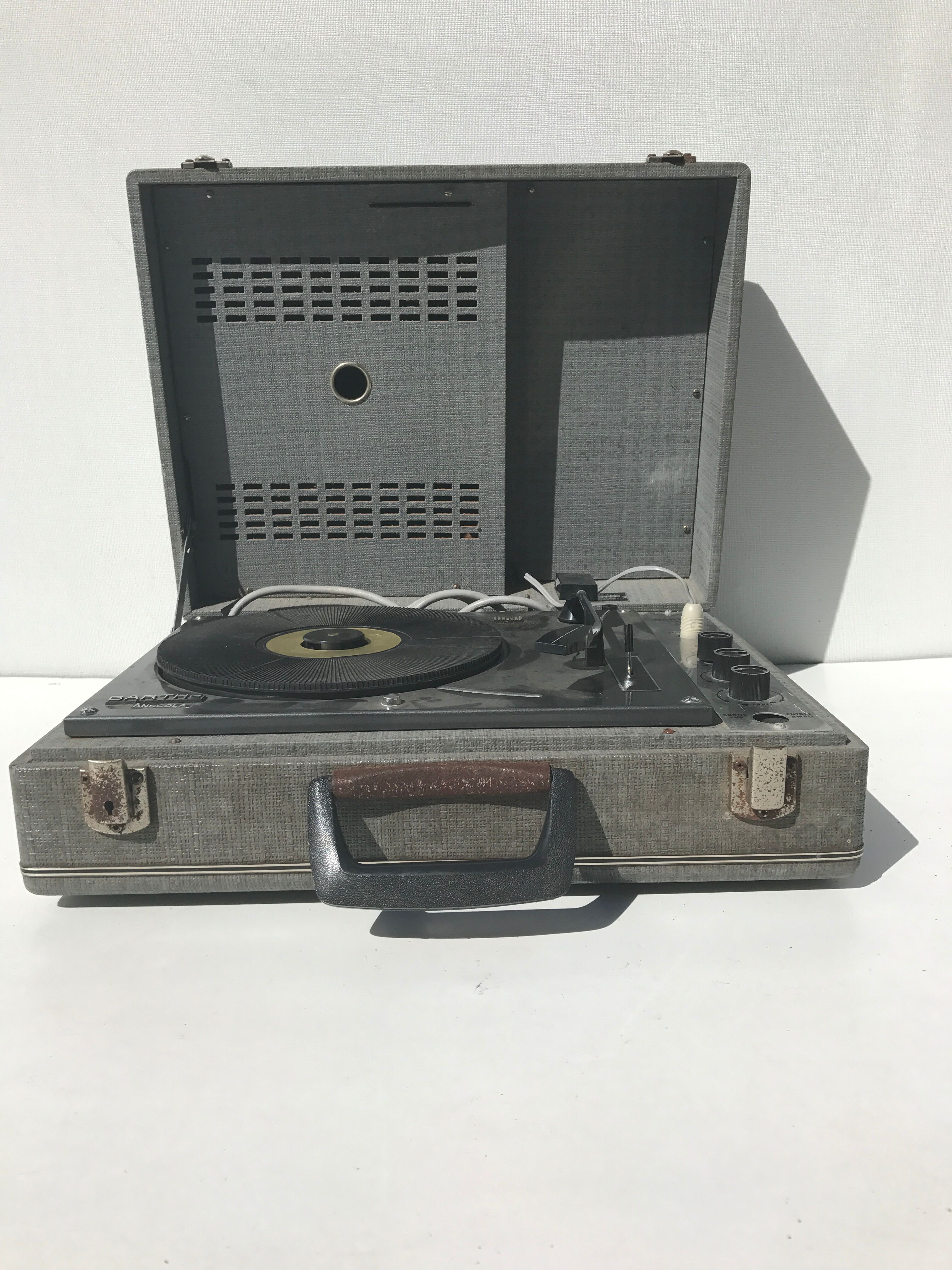 13 tourne-disques et vinyles qui raviront les amoureux de musique