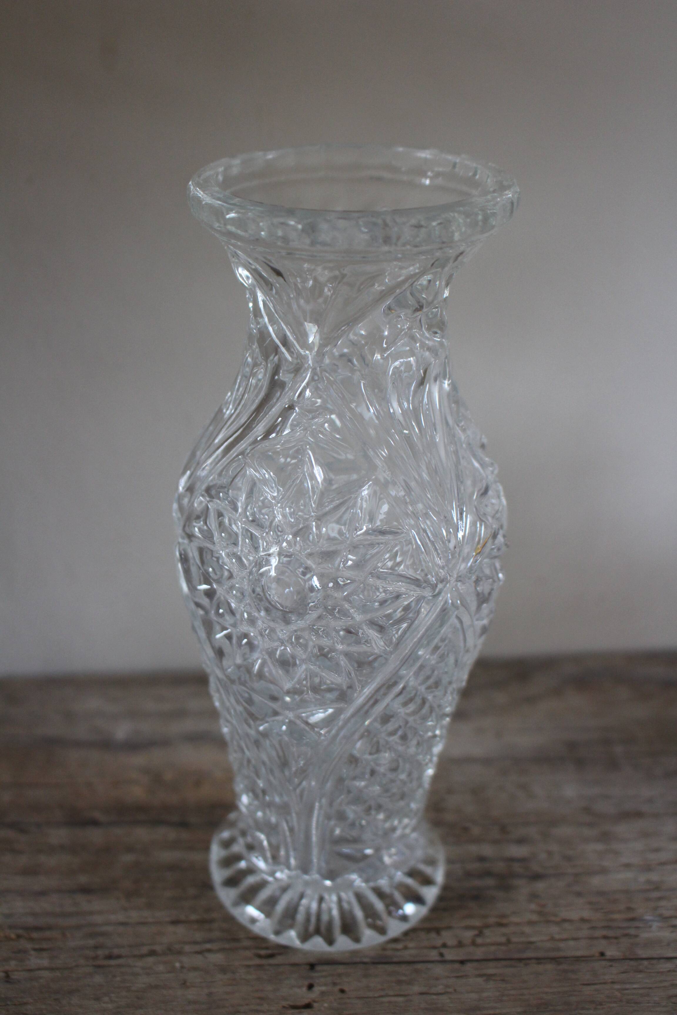 Structured glass vase with curved flowers