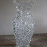 Structured glass vase with curved flowers