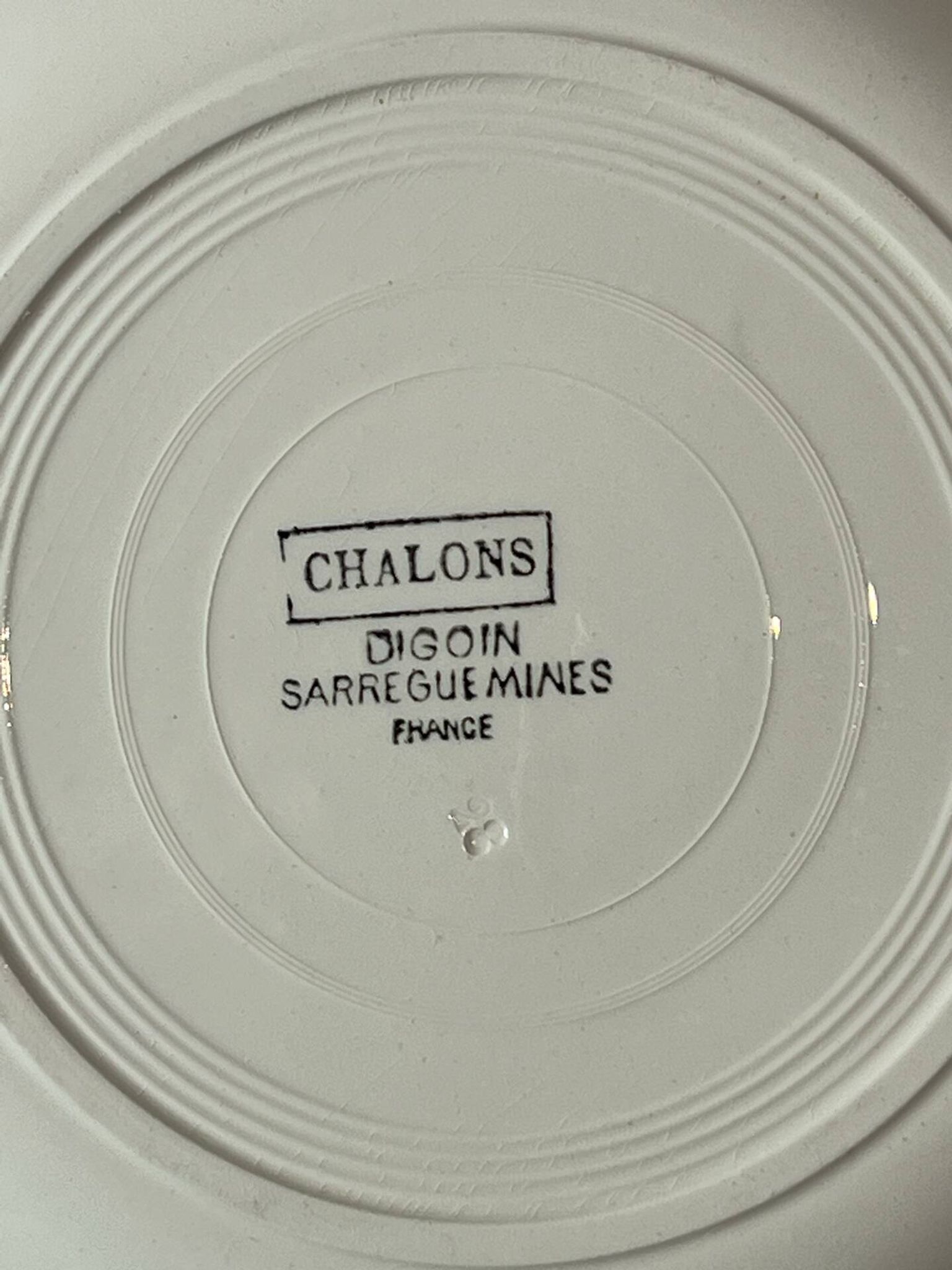 Assiette Chalons Digoin Sarreguemines décor floral peint à la main